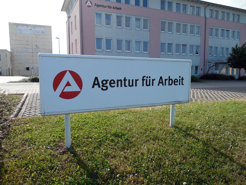 Arbeitsagentur „Das Konjunkturklima im Wirtschaftsraum Osnabrücker Land kühlt sich nach der langen Hochphase ab: Das zeigt der jüngste IHK-Konjunkturklimaindex deutlich“, sagte MaßArbeit-Vorstand Siegfried Averhage.