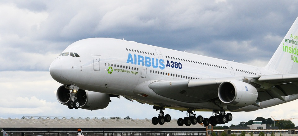 Durch die erhöhte Nachfrage nach den Airbus Langstreckenfliegern A350 und A330, sowie einem Push des bisher eher schleppend erfragten A330neo wird Airbus selbst durch die Einstellung der Produktion des Superjets eher wirtschaftliche Vorteile erzielen. Hier könnten neue Arbeitsplätze entstehen und die Arbeitskräfte konzernintern von der A380 Produktion abgezogen werden.