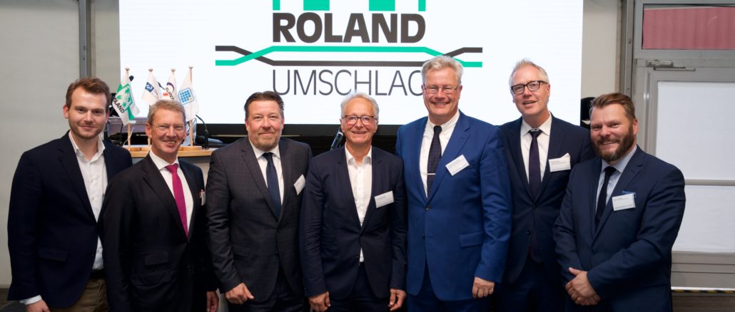 Foto von links nach rechts: Paul Jakob Grützner, Key Account Manager TFG TransfrachtAndreas Bullwinkel, Geschäftsführer JWPMOliver Bergk, General Manager Sales EUROGATE GmbH & Co. KGaA, KGDr. Bernd Pahnke, Sprecher der Geschäftsführung TFG TransfrachtChristoph Holtkemper, Geschäftsführender Gesellschafter ROLAND Umschlag Ingo Meidinger, Vertriebsleiter JWPMTimo A. Schön, Geschäftsführer Seaports of Niedersachsen