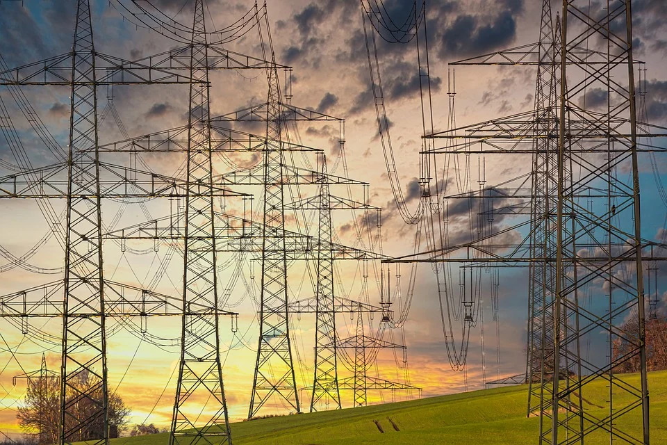 Raumordnungsverfahren für die 380-kV-Höchstspannungsleitung Gütersloh - Wehrendorf, Abschnitt Umspannanlage Bad Essen/ Wehrendorf - Umspannanlage Osnabrück/Lüstringen der Amprion GmbH abgeschlossen