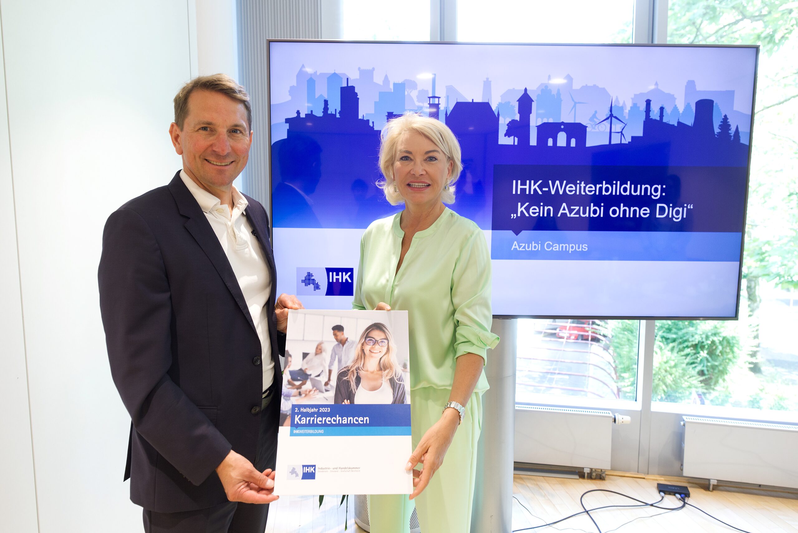 „Kein Azubi ohne Digi“ Neues Weiterbildungsangebot für Azubis zum sicheren Umgang mit digitalen