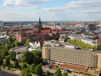 Der Anteil der akademisch Qualifizierten oder beruflich Höherqualifizierten bei den 30- bis 34-Jährigen lag in Niedersachsen im Jahr 2024 bei 54,6%.